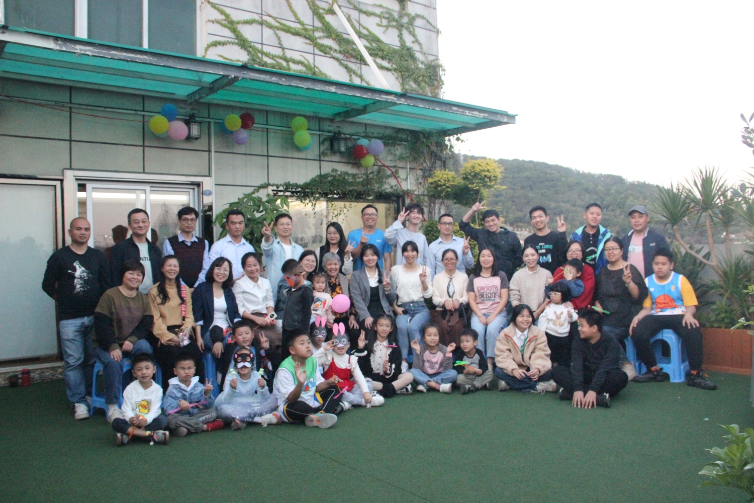 E:\lys\工作\綜合部\公司重大活動、新聞\2023.11.28 家庭開放日&八十分大賽\網(wǎng)站\合照.JPG